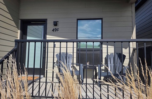 Central Okanagan House | Stylish pet-friendly 1-bedroom home on the border of Kelowna/Lake Country