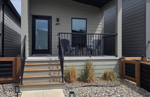 Central Okanagan House | Stylish pet-friendly 1-bedroom home on the border of Kelowna/Lake Country