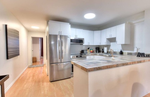 De Lorimier Apartment | Stylish Plateau 1BR near Parc La Fontaine
