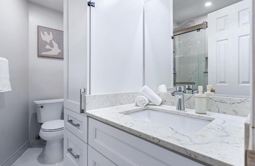 Dufferin Grove Hotel | Stylish Suite Near Trinity Bellwoods & Little Italy