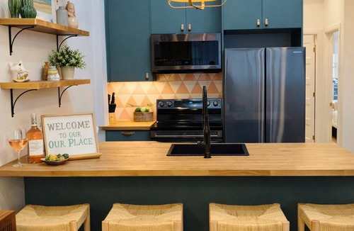 Ville-Marie Condo | Stylish Two-Level Apartment with Private Rooftop Terrace – Downtown Montreal