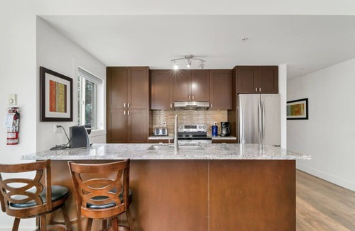 Harrison Hot Springs Apartment | Stylish Urban Retreat: 2BR Condo
