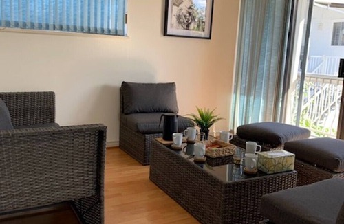 Kensington-Cedar Cottage House | Stylist 3-Bedroom Vancouver Retreat with View and Private Patio