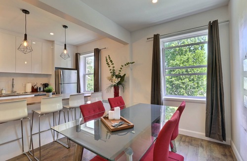 Paine-Sec Apartment | Sublime, Renovated! One river from Chateau Frontenac. 2 bedrooms, free parking!