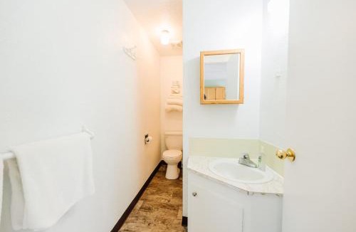 Okanagan-Similkameen House | Suite 15 Green Gables Resort Lake View Retreat