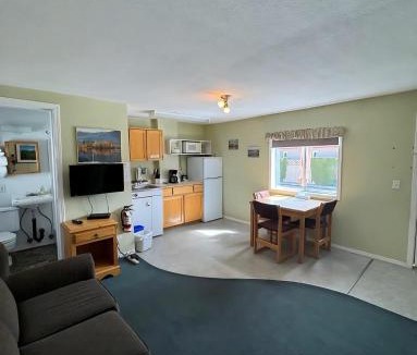 Okanagan-Similkameen House | Suite 16 Green Gables Resort Lake View Retreat