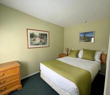 Okanagan-Similkameen House | Suite 16 Green Gables Resort Lake View Retreat