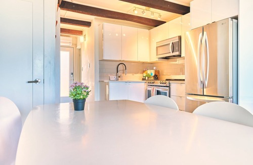 Wainfleet Cottage | Suite 203: Beautiful 3-Bedroom Beachfront Townhouse