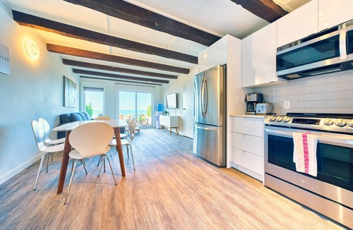 Wainfleet Cottage | Suite 205: Beautiful 3-Bedroom Beachfront Townhouse