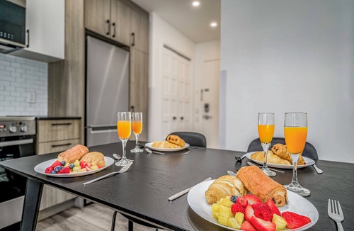 La Cite-Limoilou Apartment | Suite Texas Confort | Free Parking | Rooftop BBQ & Pool