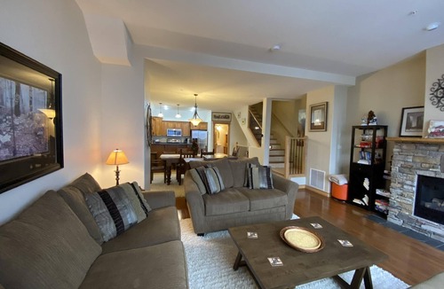 East Kootenay Condo | SullivanStone 29 - Golf - Ski - Hike - Chill - Private Hot Tub - Sleeps 8