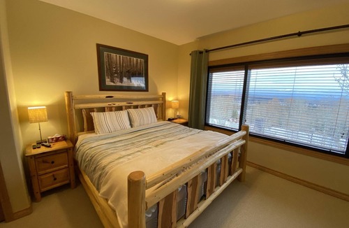 East Kootenay Condo | SullivanStone 29 - Golf - Ski - Hike - Chill - Private Hot Tub - Sleeps 8