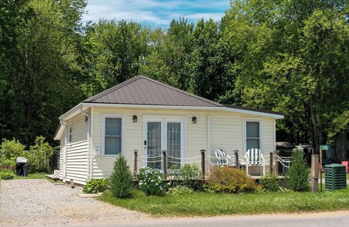 Turkey Point Cottage | Summer Beach Family Cottage 🏖 2min→beach @ Bamboo Chalet ~ Lake Erie 🇨🇦