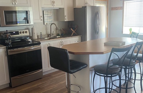 Kingsville Cottage | "Summer Made Simple". Refundable cleaning fees!"