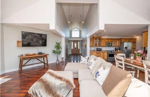 Barry's Bay Cottage | Summer Ready: Private 4BR Lakefront Cottage in Barry's Bay