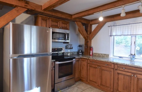 West Poland Cottage | *SUMMER SPECIAL* Spacious pet-friendly family retreat on Thompson Lake!