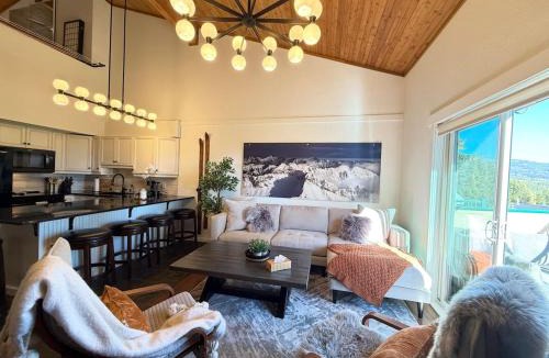 East Kootenay Hotel | Summit View Collection