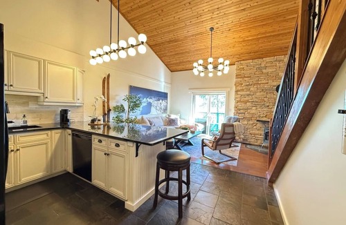 East Kootenay House | Summit View I | Pool · Views · Sleeps 8