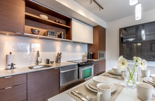 Downtown Victoria Condo | Sun-Drenched Sophistication
