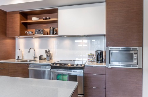 Downtown Victoria Condo | Sun-Drenched Sophistication