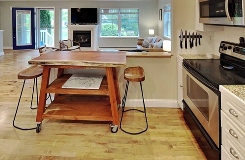 Camp Ellis House | Sun-Kissed Beach Getaway – Family-Friendly, Close to Beach, Private Yard!