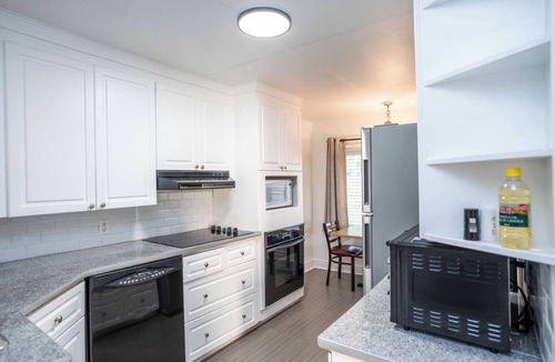 Lambton Shores Apartment | Sun & Surf Suite - 1 Bedroom Apartment