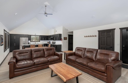Valemount House | Sundance Cabin Rental - Pet Friendly!