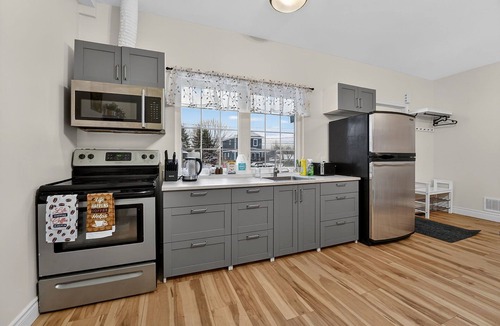 Port Colborne Apartment | Sunny 2BR Family Stay Near Beach and Canal