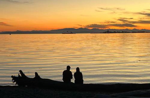 Metro Vancouver Regional District House | Sunny 3-Bedroom Ground Floor Suite, Tsawwassen