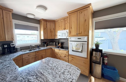 Coaldale House | Sunny Southern Alberta Oasis