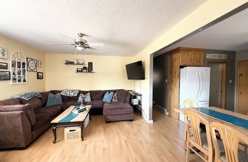 Coaldale House | Sunny Southern Alberta Oasis