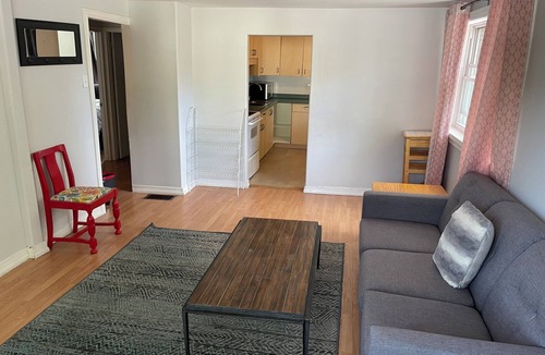 Kingston Apartment | Sunny & Spacious 3 Bedroom Apartment