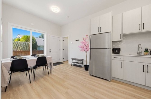Surrey Apartment | Sunnyside Cottage Suite | 2BR near White Rock