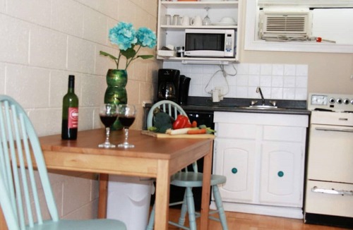 Lambton Shores Cabin | Sunset Couples Retreat! 4 Min to Beach, Cabin 3
