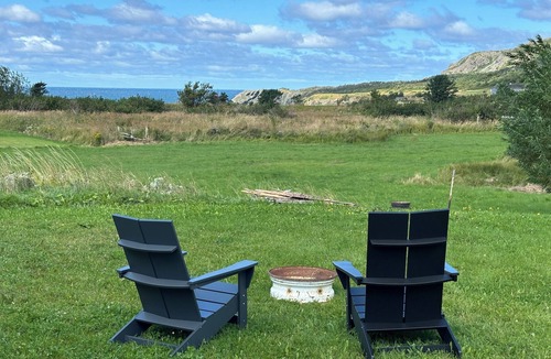 Trout River House | Sunset Escape! 3-bedroom bungalow near the Ocean with AC and WIFI.