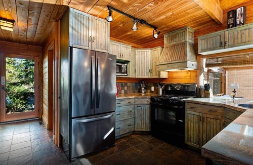 Sproat Lake Resort | Sunset Island Resort