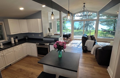 Utterson Cottage | Sunset Pines Oasis - Beautiful Muskoka Waterfront Cottage