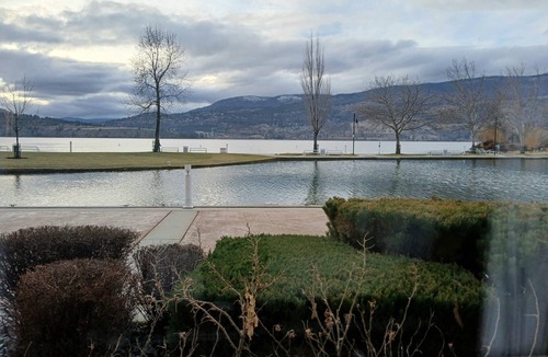 Central Okanagan House | Sunset Waterfront Resort, Executive Townhouse 1. Luxury Lakeside, Lakeview 3 & 2
