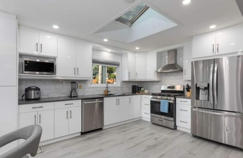 Delta House | Sunshine Hills Park Retreat (full house)!