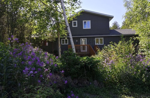 Colpoys Bay House | Sunshine Lake Huron Water Front Cottage