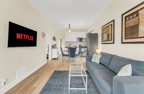 Niagara Falls House | Sunshine Villa Closest BNB to Falls Hot Tub Oasis