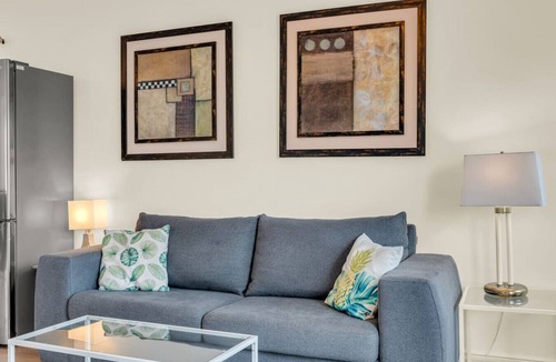 Niagara Falls House | Sunshine Villa Closest BNB to Falls Hot Tub Oasis