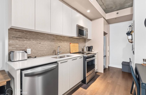 Montreal Apartment | Superb turnkey condo, to live near all services and entertainment