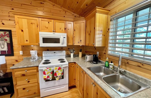Wasaga Beach Ski Chalet | Superhost!- Cozy and quiet chalet retreat