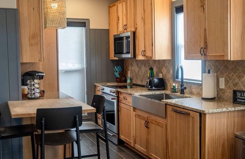 Bronson House | Superior Queen Two-Bedroom Cottage - no pets