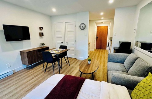 Mont-Tremblant Village Apartment | Swimming Pool & Spa | Condo Mont Tremblant 2