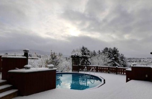 Saint-Brigitte-de-Laval House | Swiss Chalet with outdoor spa