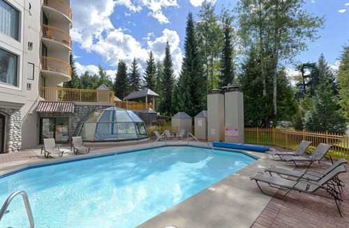 Upper Village Apartment | ❄︎Symphony Suite❄︎Luxe 1 BR - 2 min to ski in/out | Hot Tub & Pool | The Marquise