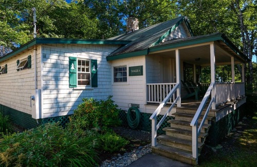 Boothbay Harbor Condo | Tanager Cottage | 3BR + 2 Porches + Fireplace