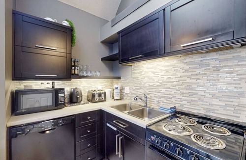 Craigleith Condo | The Adventure Pad: Pool, Hot Tub, Tennis!